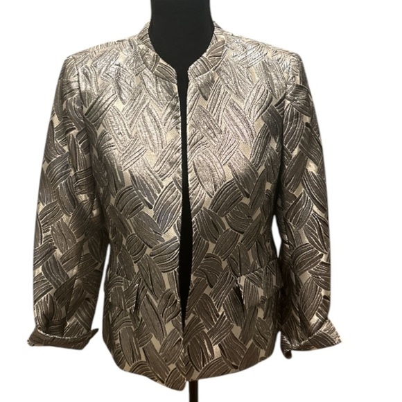 Kasper Gold Metallic Blazer preowned in excellent condition, size 4P.‎ - Picture 1 of 5